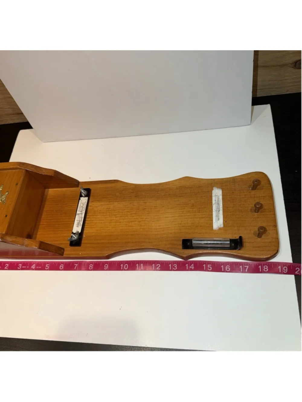 VTG Wooden Wall Mount Mail Holder Key Rack Brass Eagle Early American Colonial